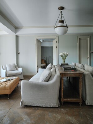 Suite, 3 Bedrooms | Living area