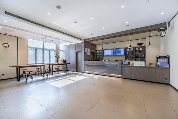 Breakfast, lunch and dinner served