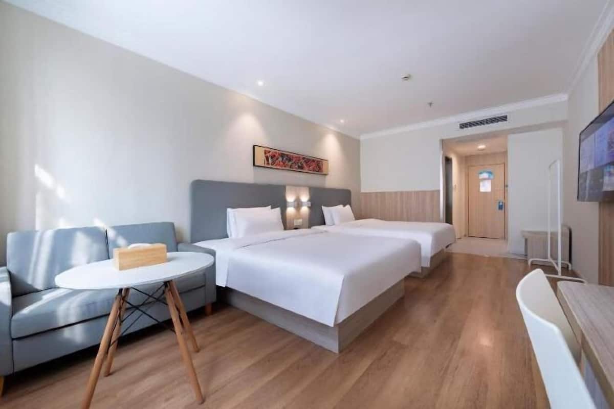 Minibar, caja de seguridad en la habitación, escritorio y camas extra