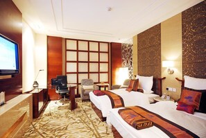Blackout drapes, rollaway beds - Shunjing Spa (BEIJING)