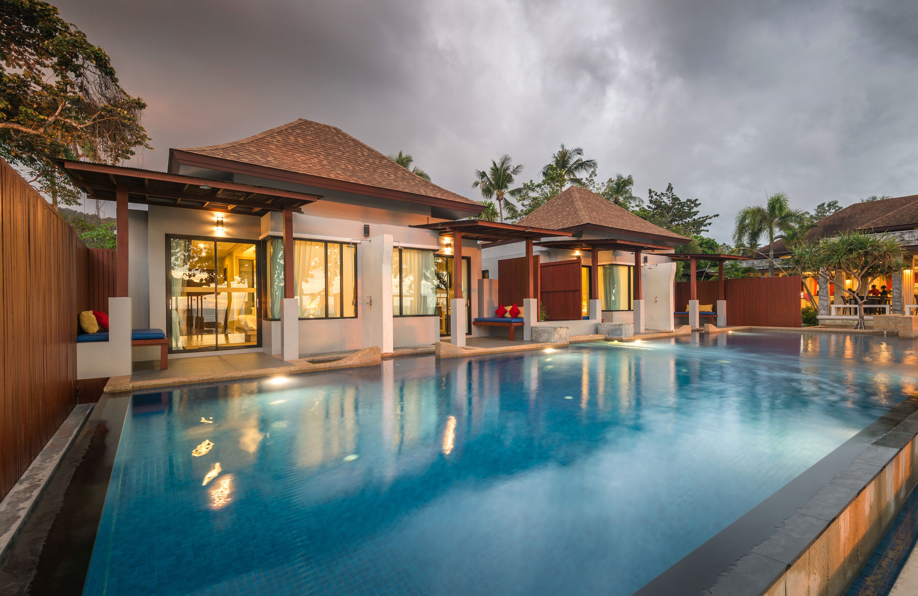 beach front pool access | terrace/patio