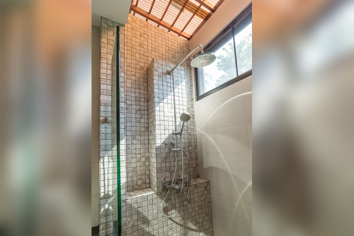 beach front pool access | bathroom | free toiletries, hair dryer, bathrobes, slippers