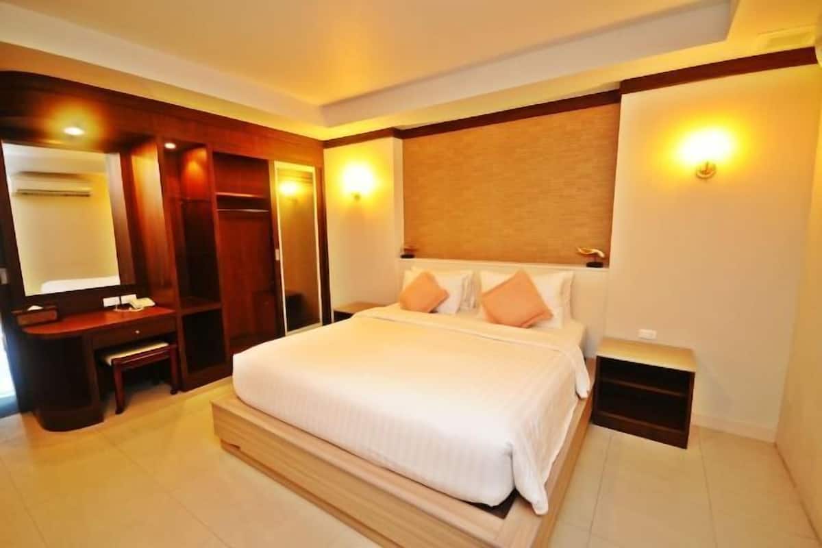 1 bedroom, in-room safe, blackout drapes, free WiFi