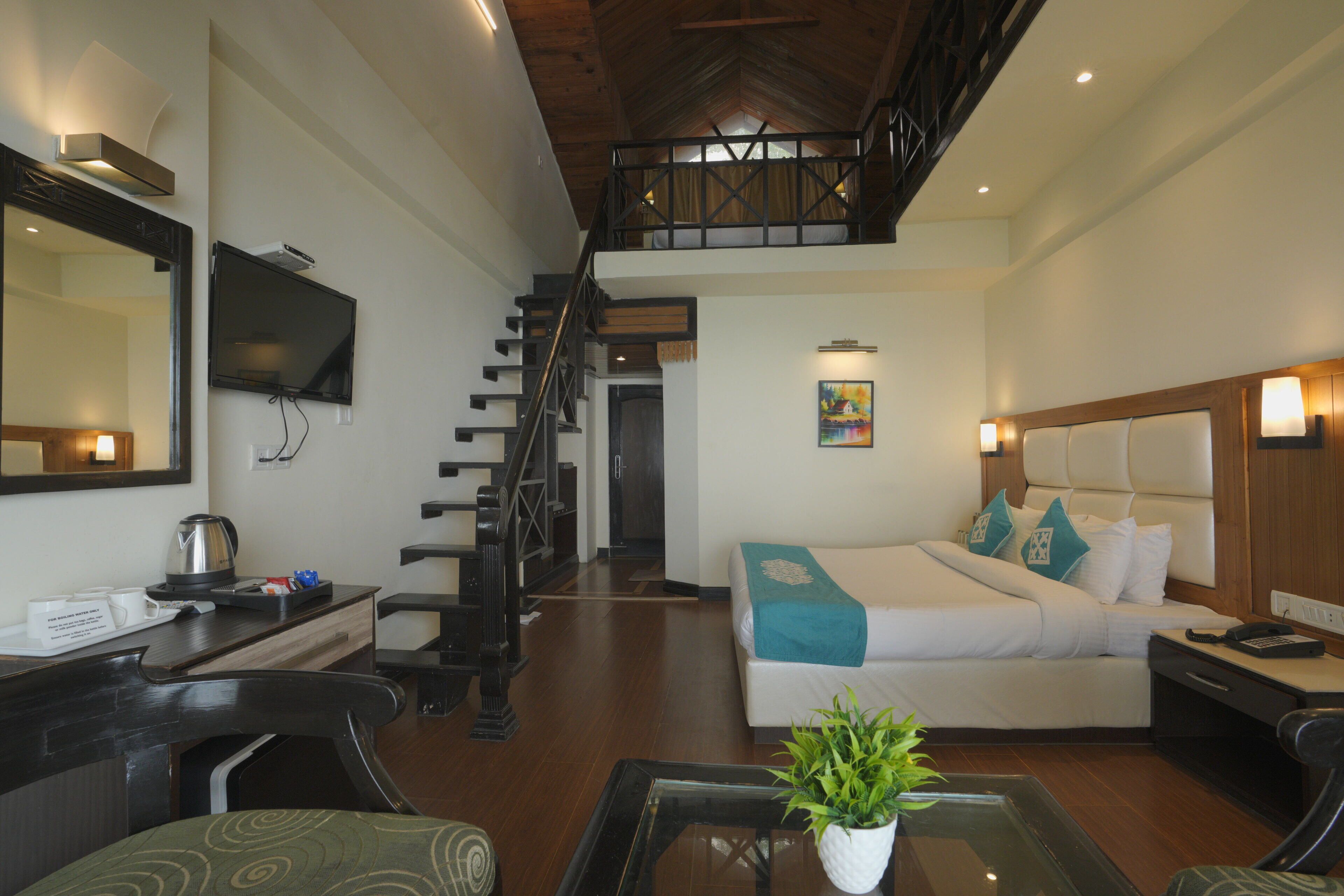 Familie vierpersoonskamer | Een kluis op de kamer, geluiddichte muren, een strijkplank/strijkijzer