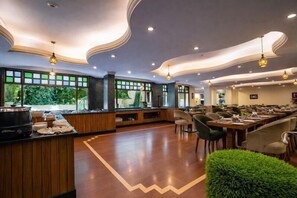 Se sirven desayunos, comidas y cenas 