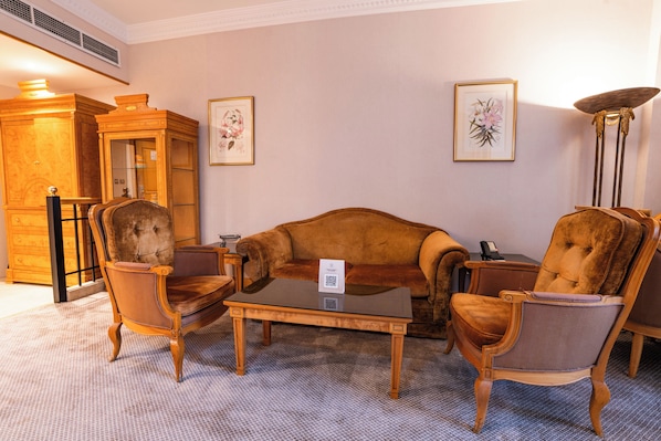 Living area - Luxe Avenue Hotel (Dubai)