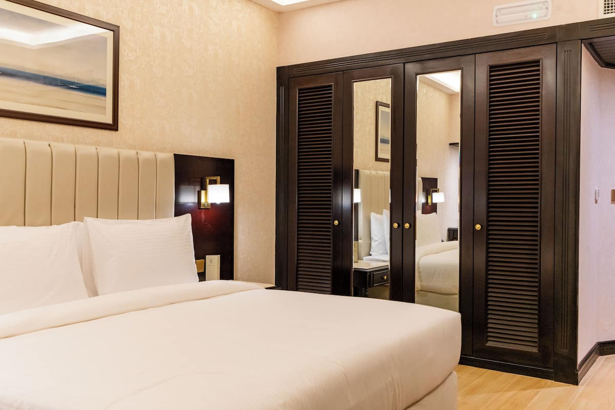 Minibar, in-room safe, desk, blackout drapes