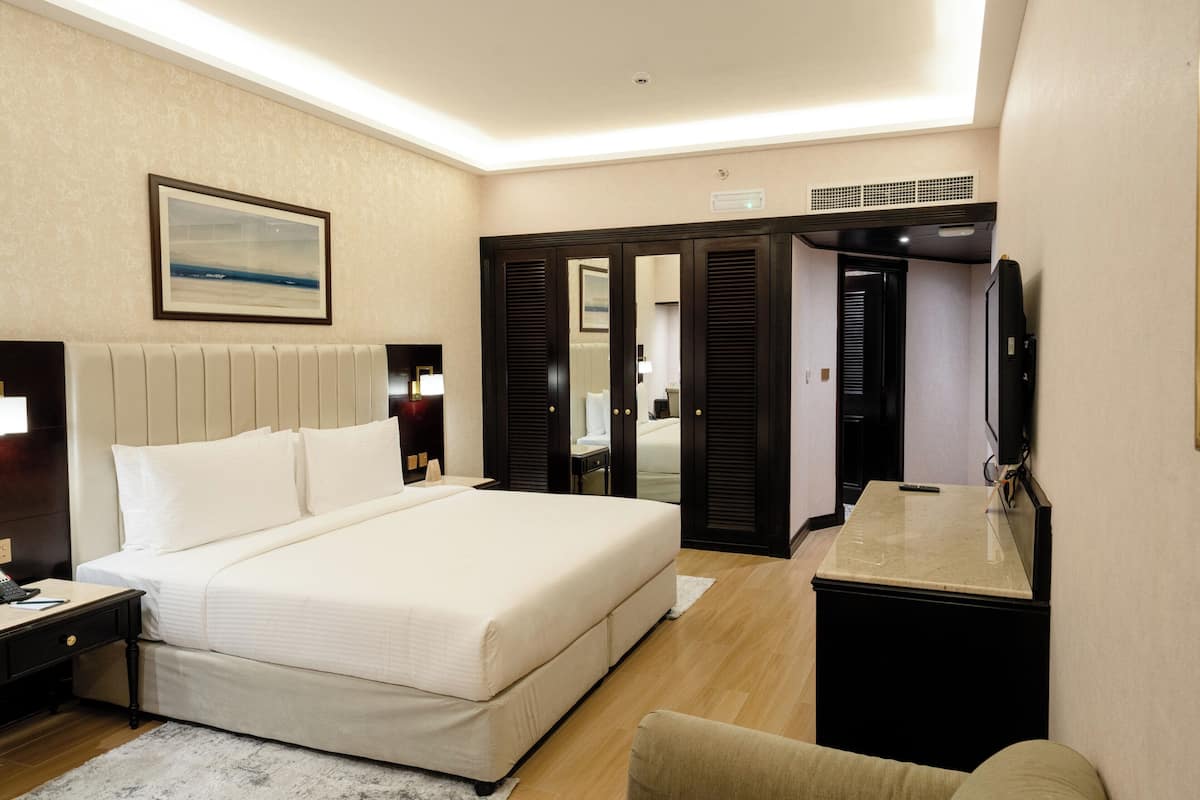 Minibar, két bảo mật tại phòng, bàn, màn/rèm cản sáng 