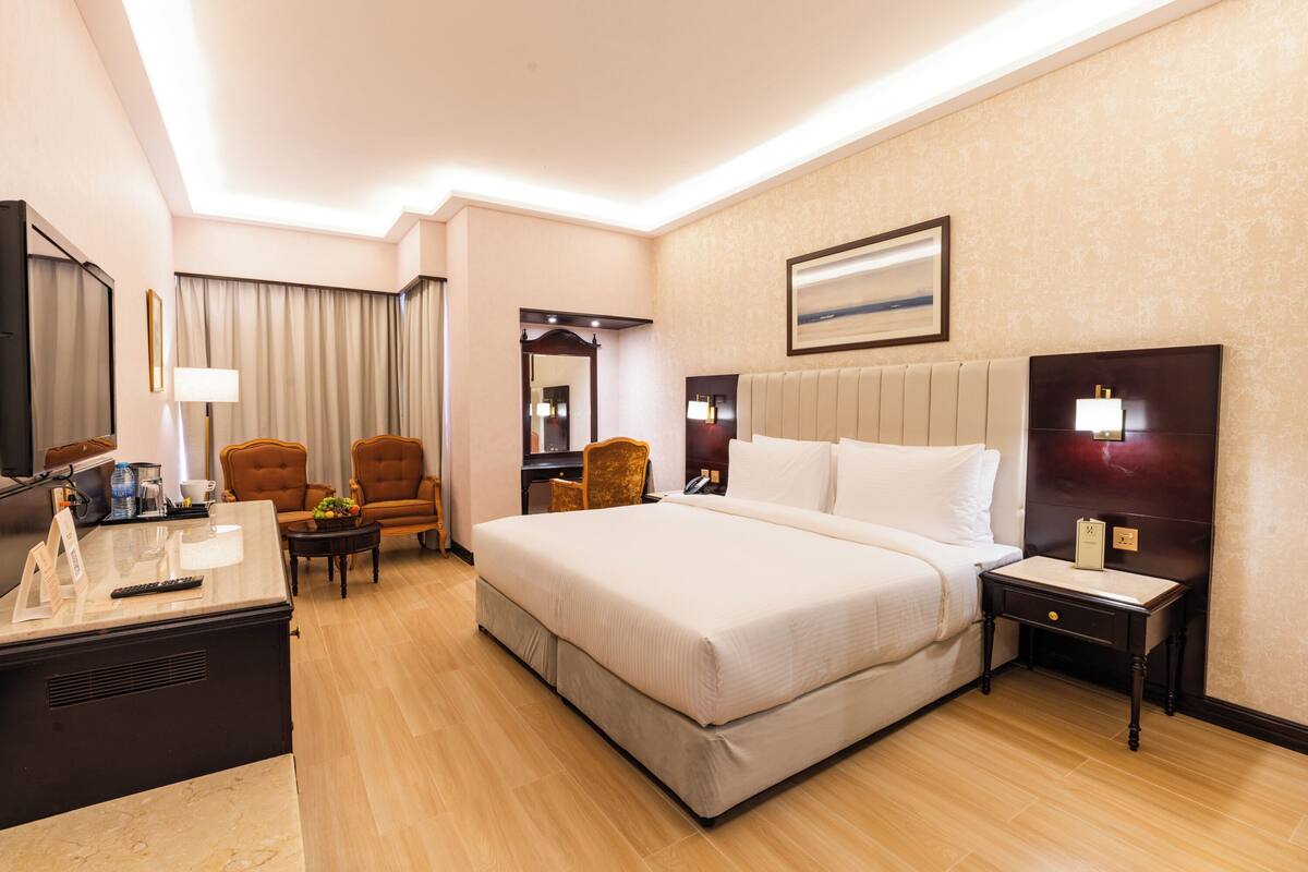 Executive Suite King | Minibar, két bảo mật tại phòng, bàn, màn/rèm cản sáng 