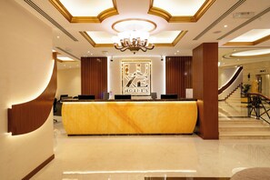 Reception - Luxe Avenue Hotel (Dubai)