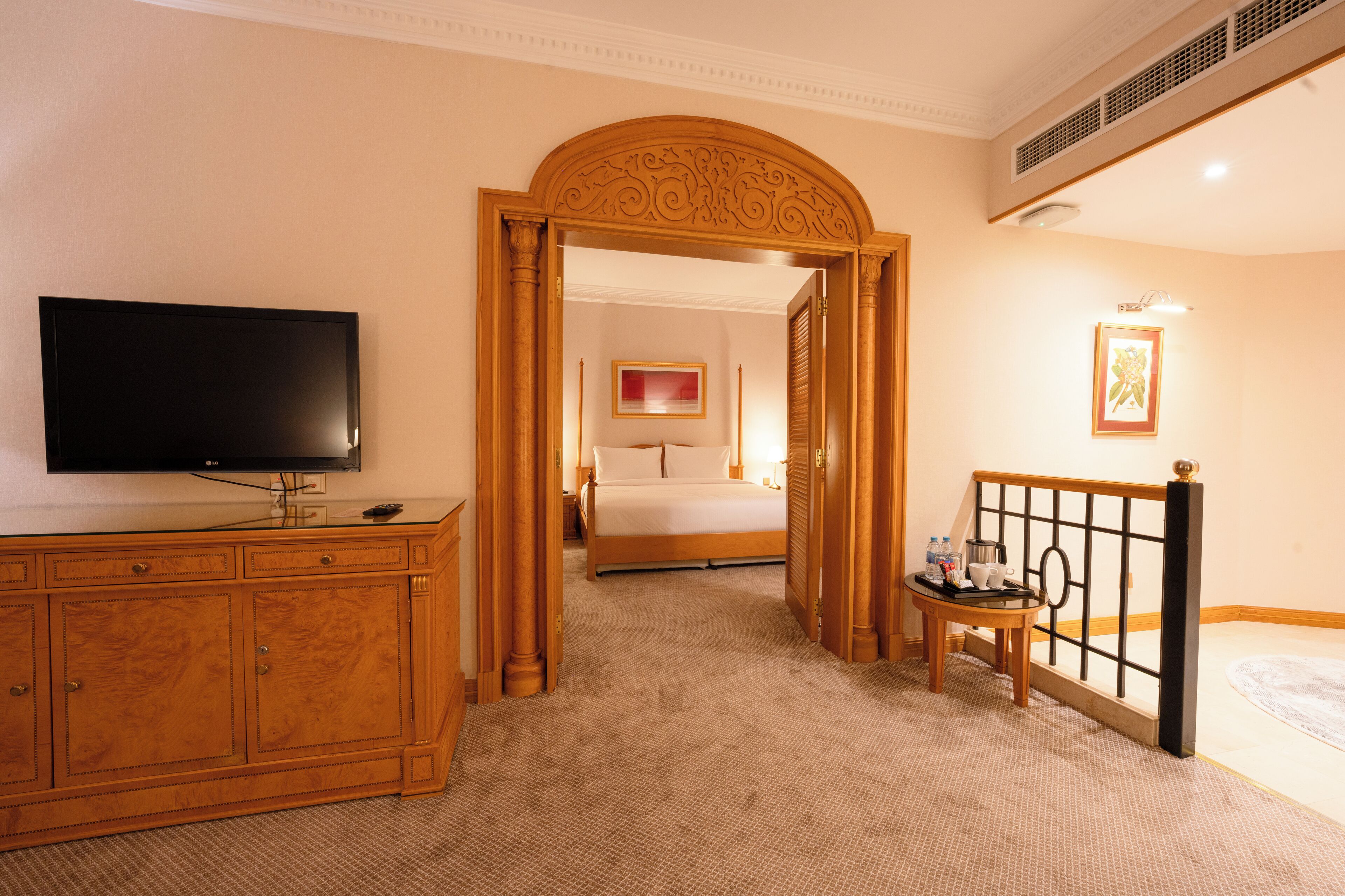 Premium Suite King | Minibar, coffres-forts dans les chambres, bureau, rideaux occultants