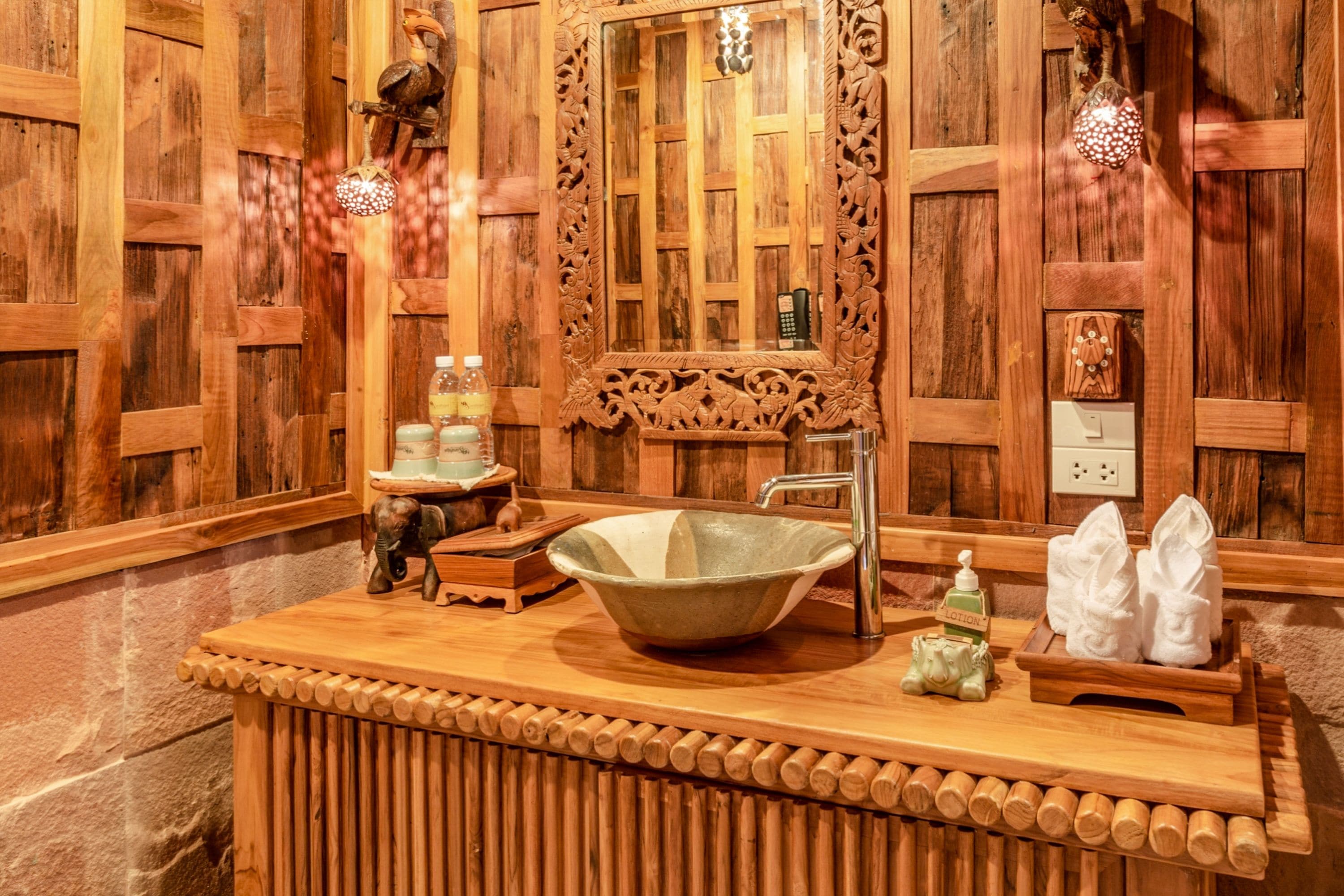 separate bathtub and shower, rainfall showerhead, free toiletries