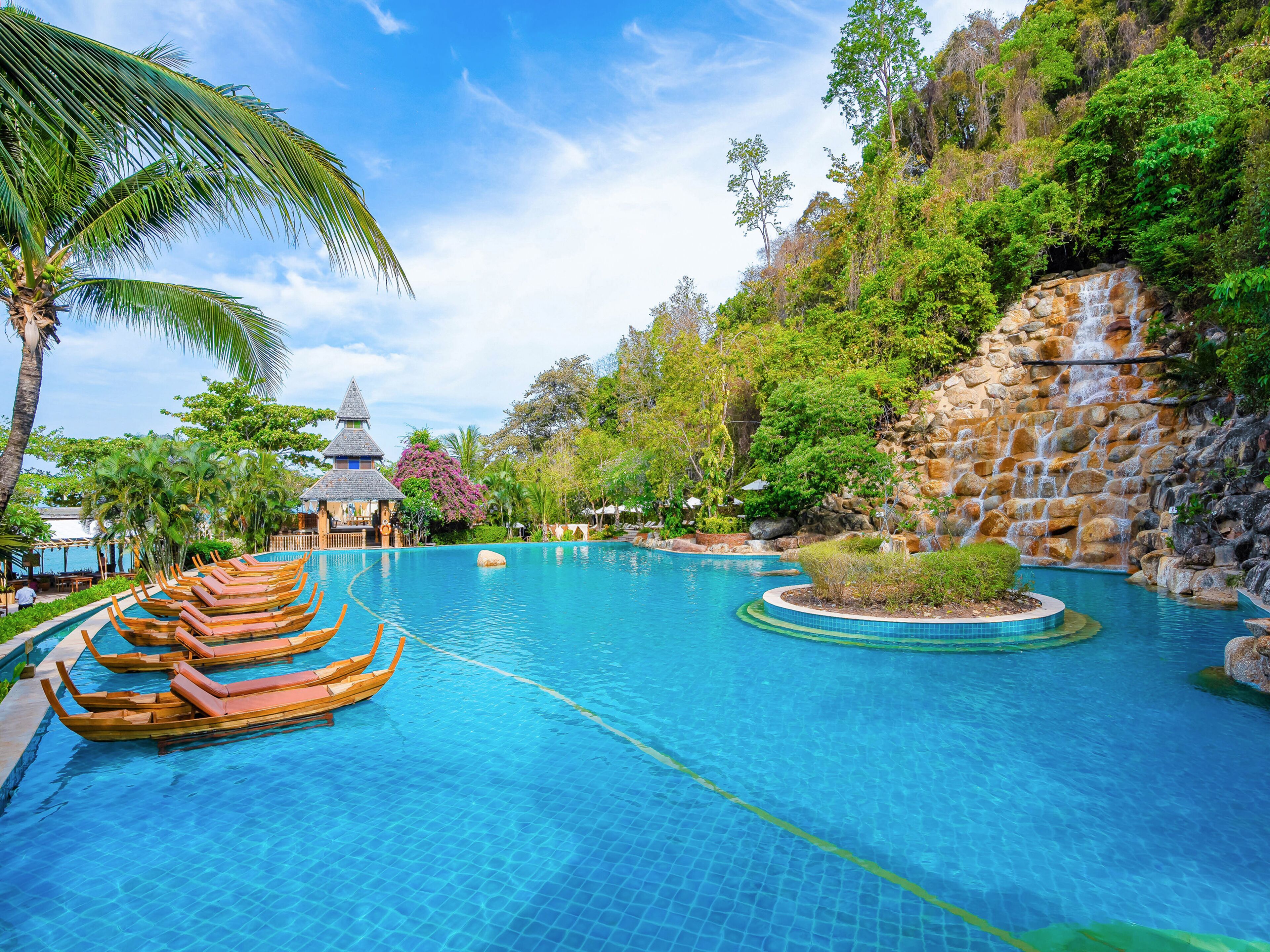Outdoor pool, pool umbrellas, sun loungers