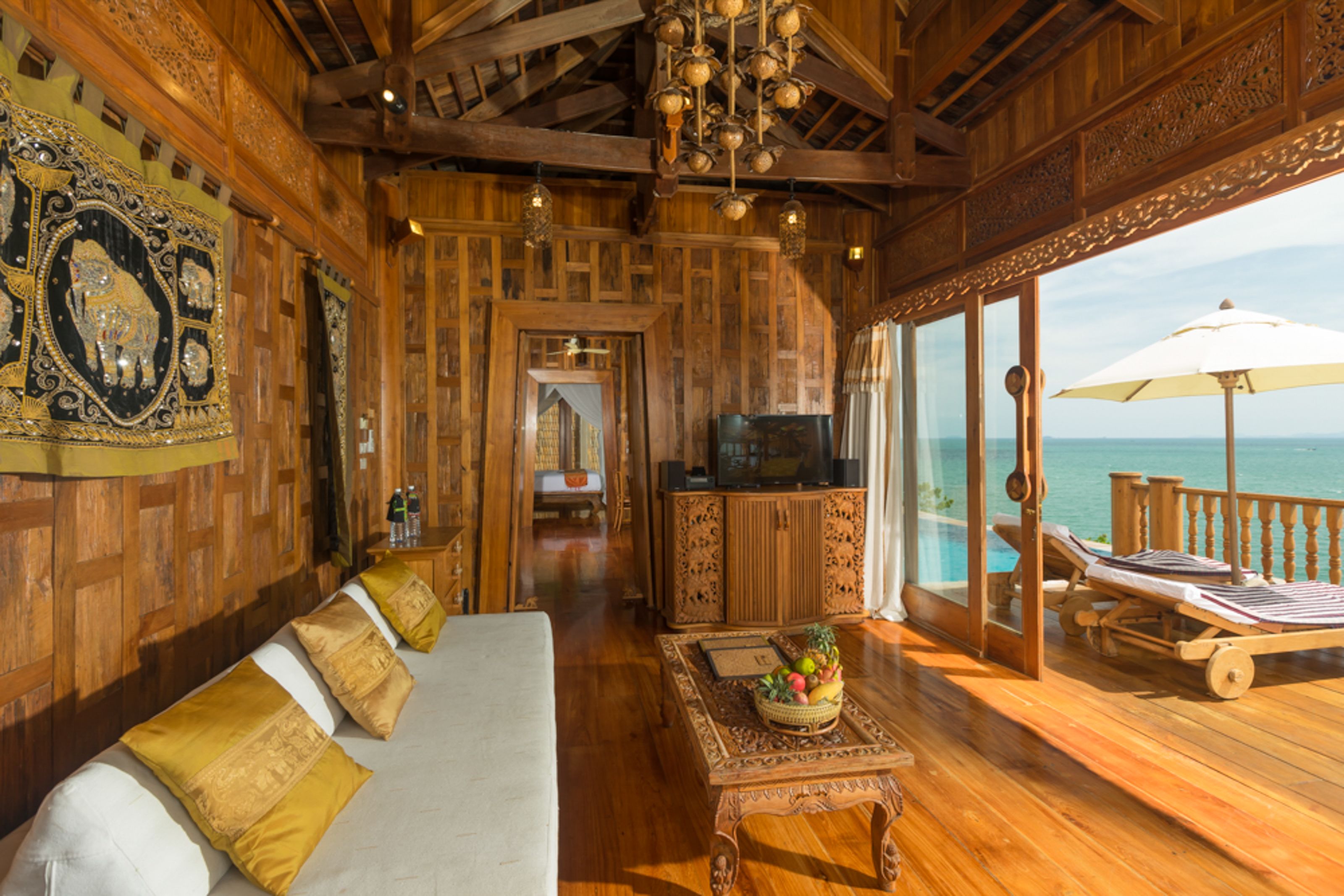 40-inch flat-screen tv with cable channels, tv