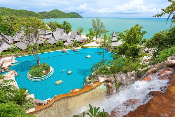 Outdoor pool, pool umbrellas, sun loungers