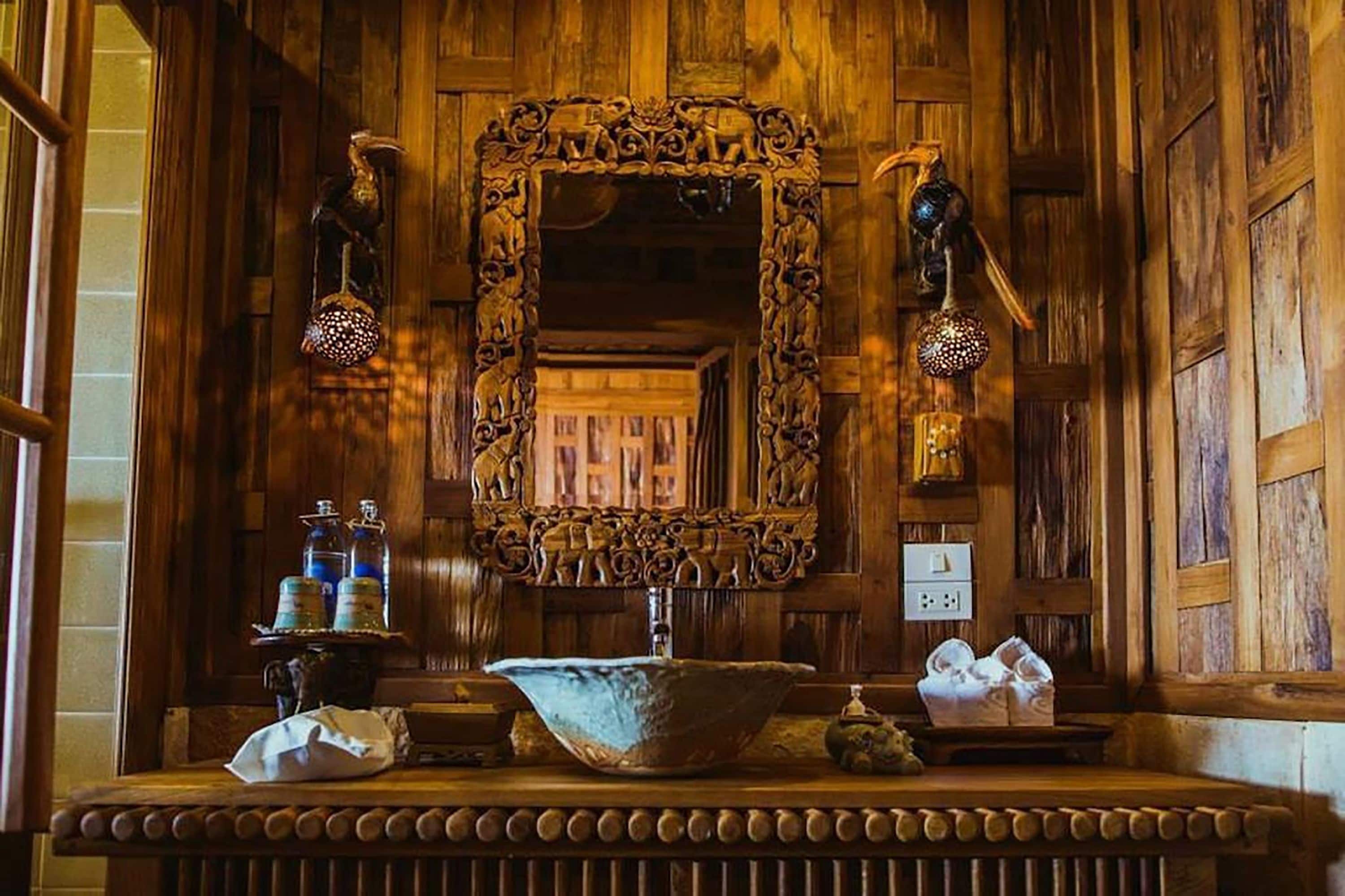 separate bathtub and shower, rainfall showerhead, free toiletries