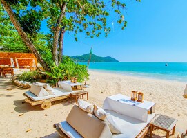 Private beach, white sand, beach umbrellas, beach towels