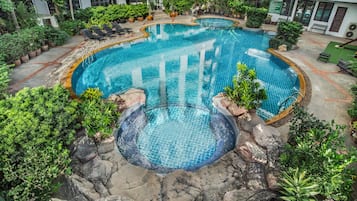 Outdoor pool, pool loungers