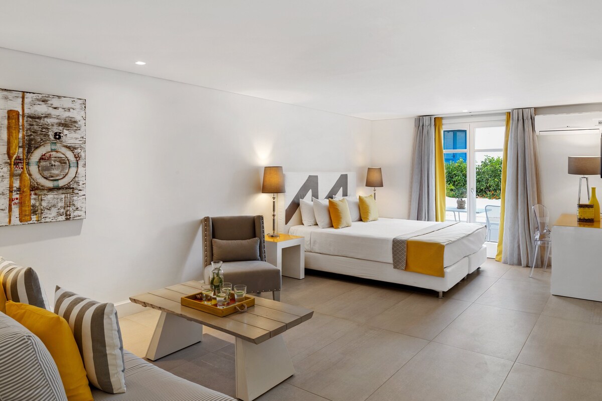 Family Room | Memory foam beds, minibar, in-room safe, desk