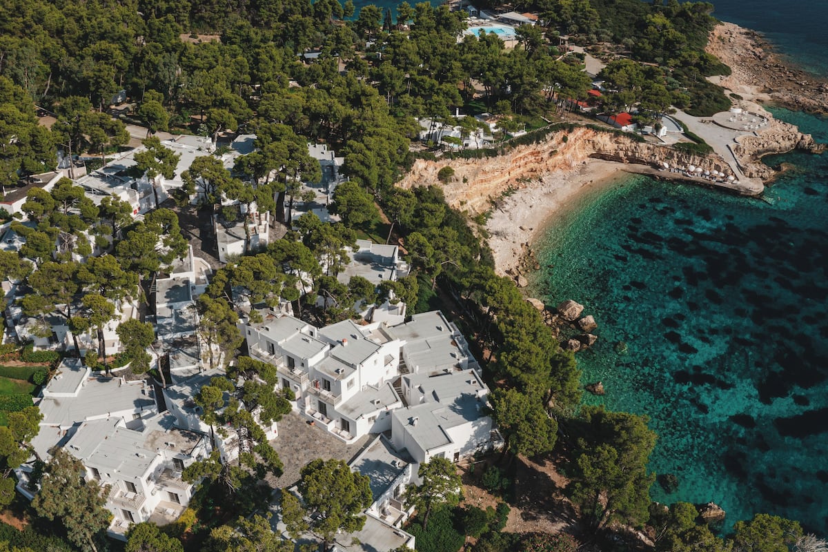 2 restaurants, breakfast served