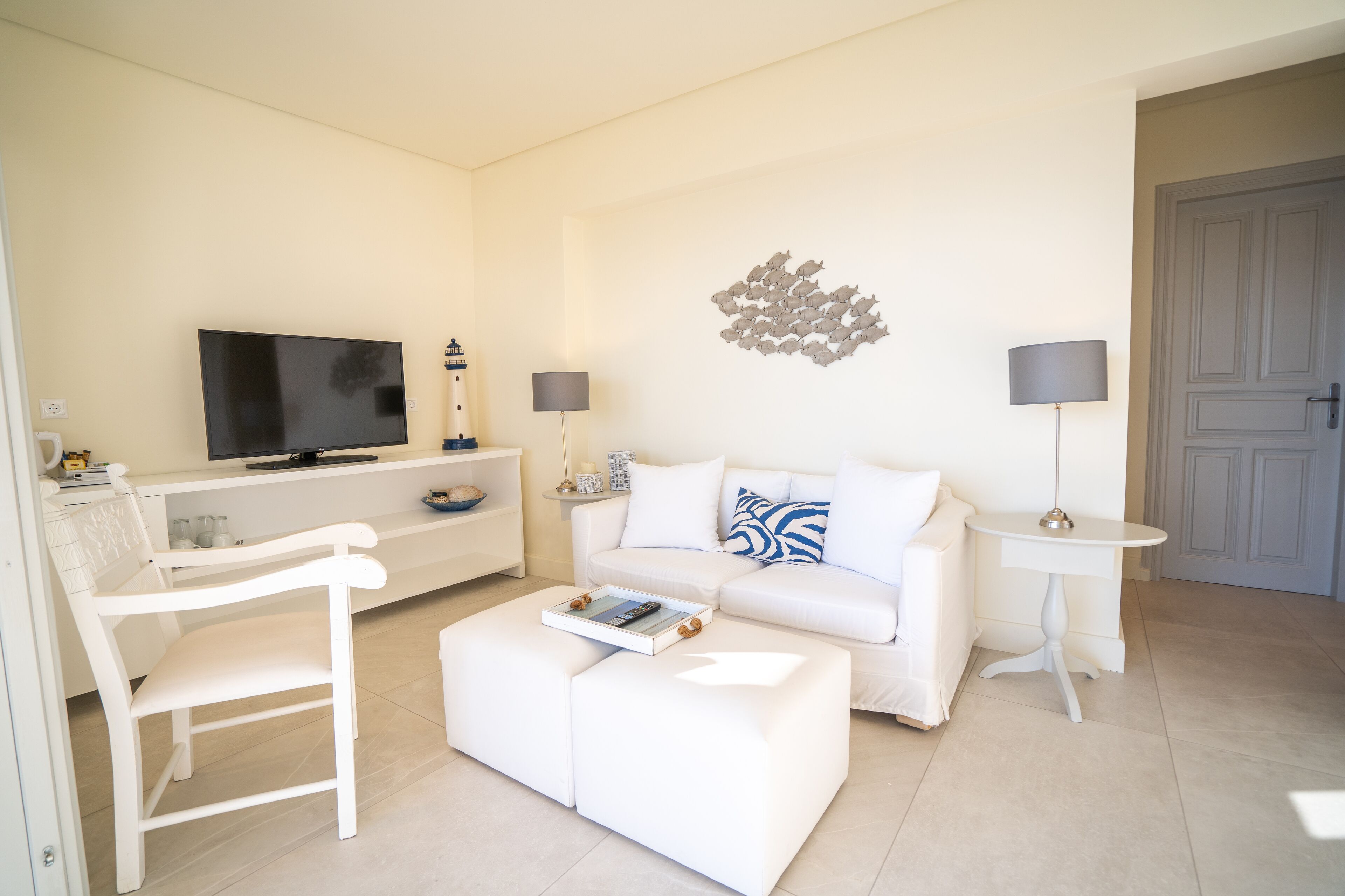 executive suite | living area | flat-screen tv, ping pong