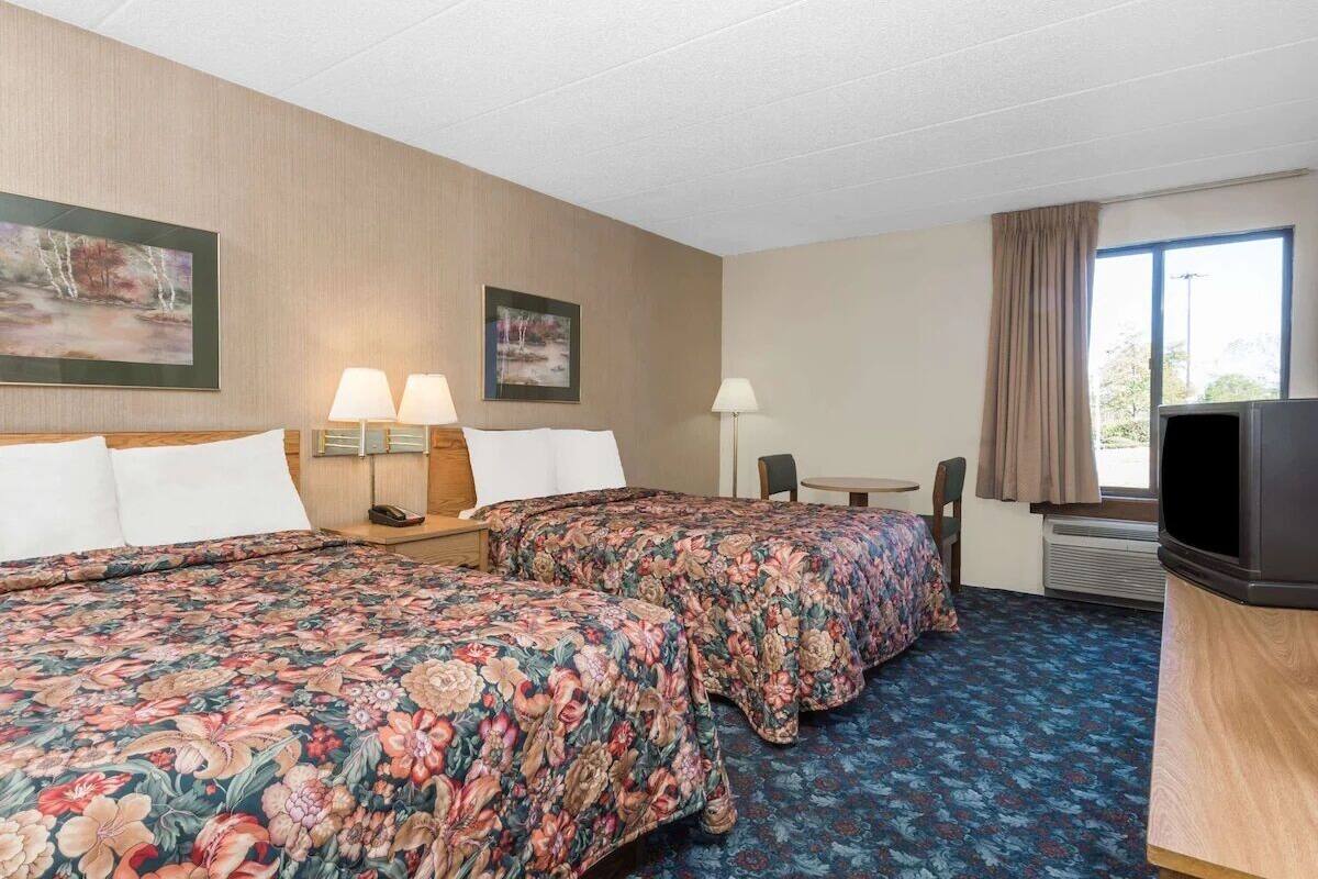Bureau, chambres insonorisées, Wi-Fi gratuit, réveils