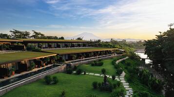 Suite (Beachfront) | Minibar, una cassaforte in camera, una scrivania, postazione laptop