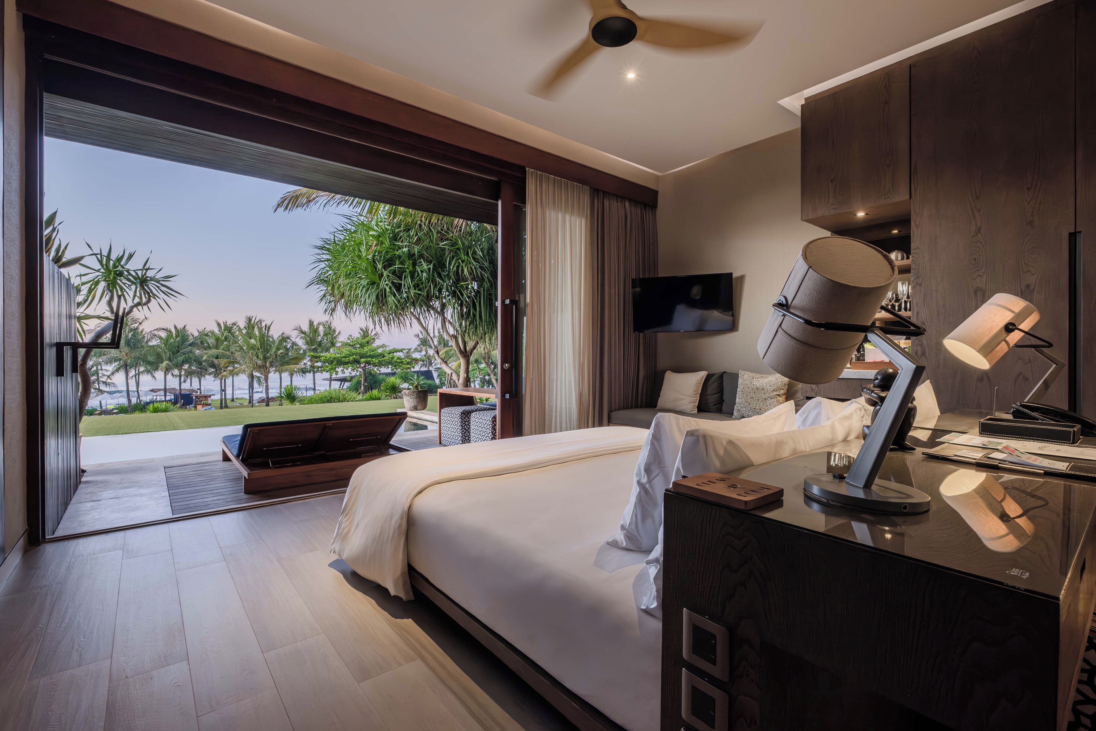 Beachfront Suites | Minibar, in-room safe, desk, laptop workspace
