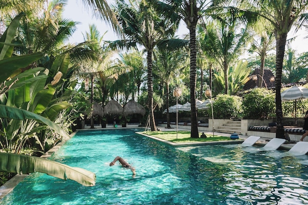 2 outdoor pools, sun loungers
