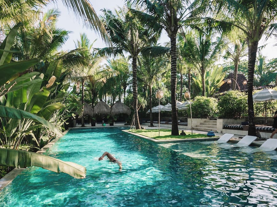 2 outdoor pools, sun loungers
