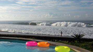 2 outdoor pools, sun loungers
