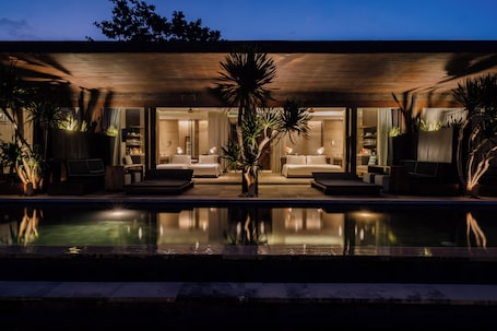 Hotel Komune and Beach Club Bali