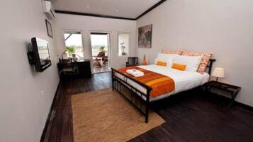 Deluxe Suite, 1 King Bed