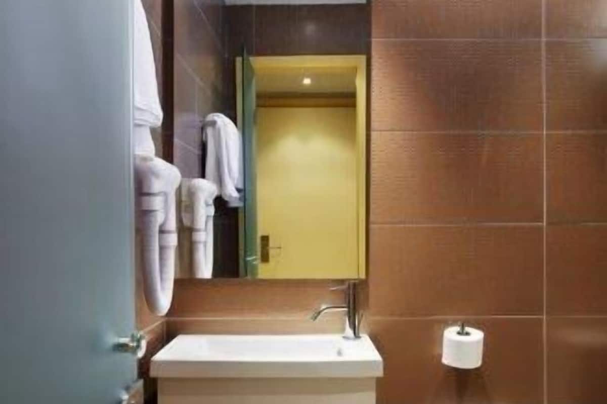 family room | bathroom | shower, free toiletries, hair dryer, towels