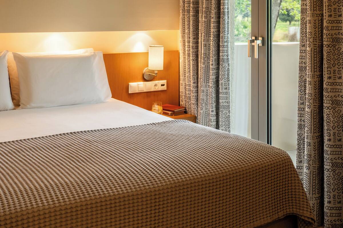 Standard Room | Iron/ironing board (on request), cribs (free), WiFi (free)