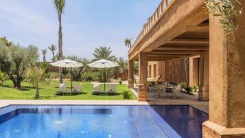 Villa Royal, 2 habitaciones, hidromasaje, vista al jardín | Exterior