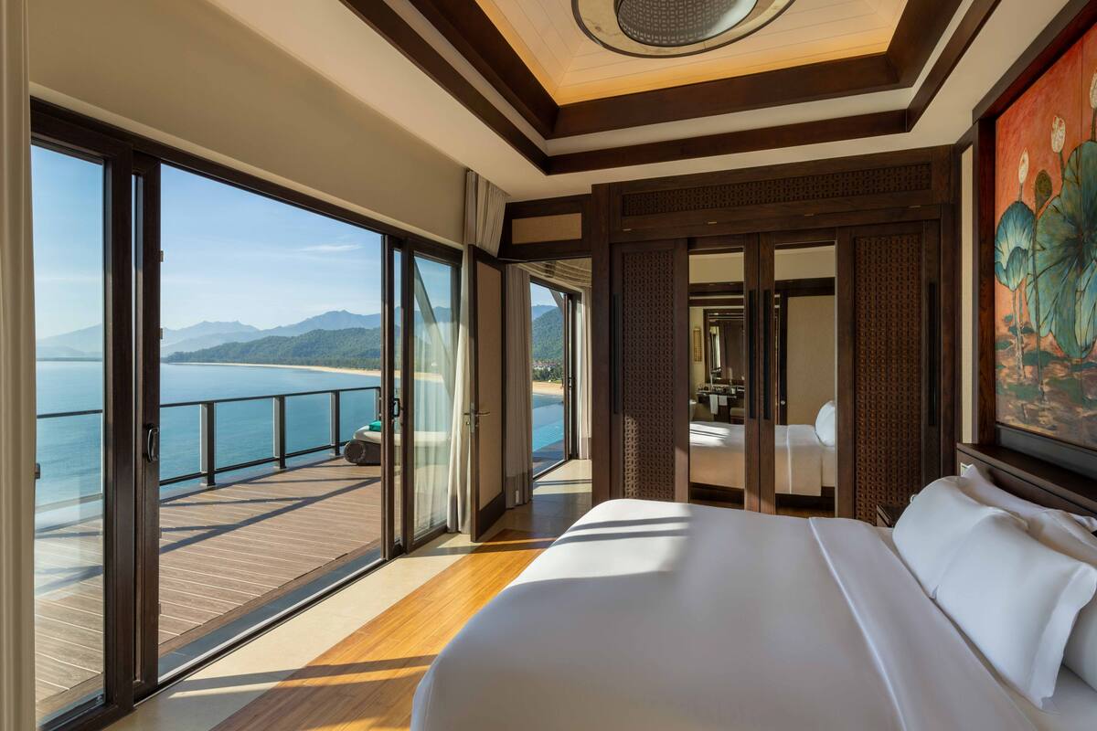 1 bedroom, egyptian cotton sheets, premium bedding, down duvets