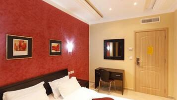 Deluxe Single Room | Bar mini, peti besi dalam bilik, meja, seterika/papan seterika