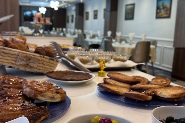 Free daily cooked-to-order breakfast