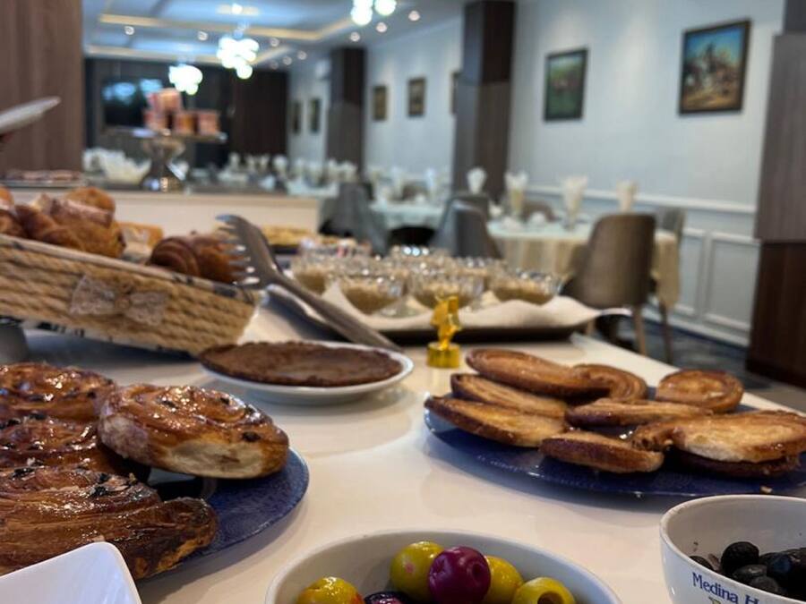 Sudah termasuk sarapan siap masak setiap hari