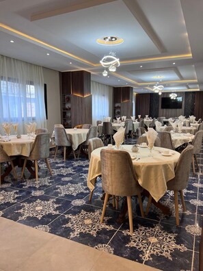 Se sirven desayunos, almuerzos y cenas