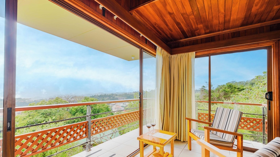 Ficus Sunset Suites