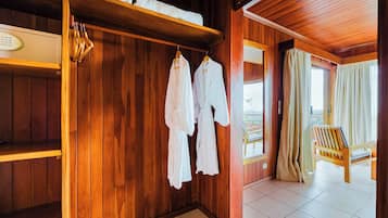 Coffres-forts dans les chambres, bureau, Wi-Fi gratuit, draps fournis