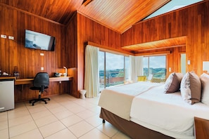 Sunset View King | In-room safe, desk, free WiFi, bed sheets