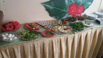 Free daily buffet breakfast