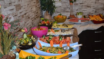 Frokost, lunsj og middag serveres
