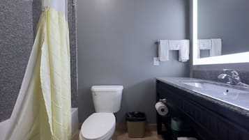 Standardzimmer, 2 Queen-Betten, Nichtraucher | Badezimmer