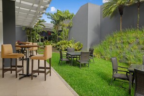 Terrace/patio - Courtyard by Marriott San Jose Airport Alajuela (Rio Segundo)