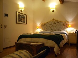 Down duvets, minibar, in-room safe, individually decorated - Le Stanze di Torcicoda (Ferrara)