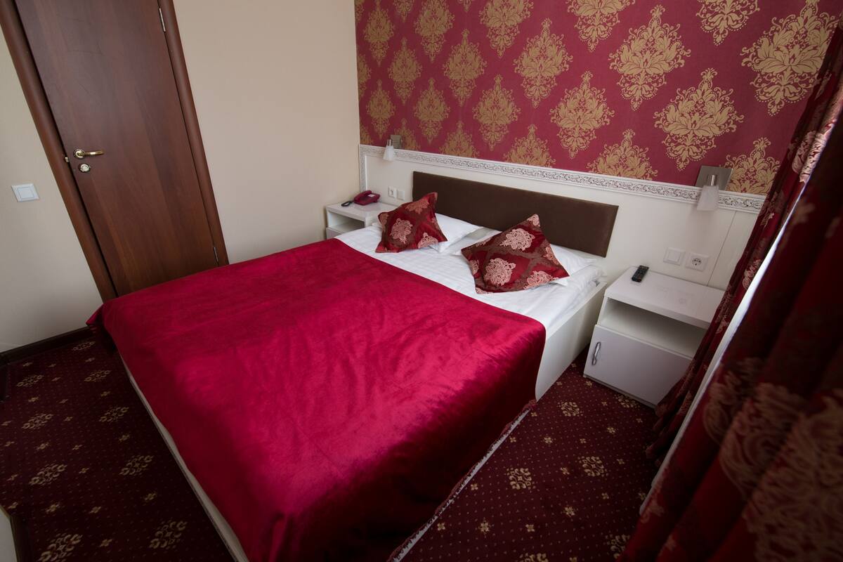 Luxury Suite, 1 Queen Bed, Non Smoking, City View